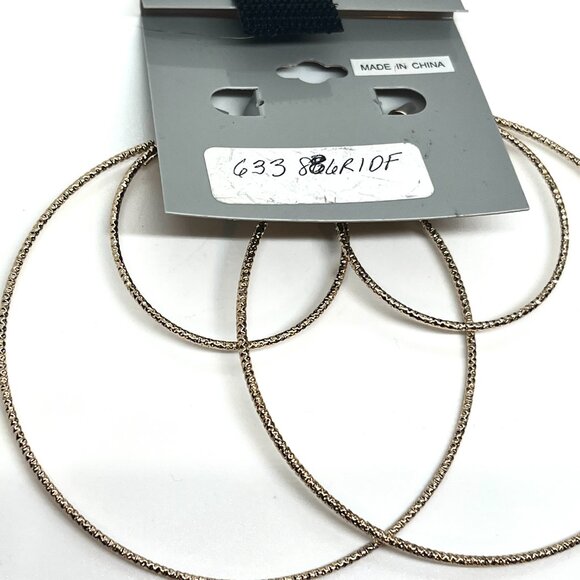 DAISY FUENTES NWT Large Gold Hoop Earrings Textured Lightweight Statement - Picture 5 of 6